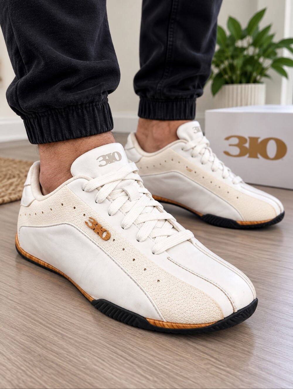 310 Motoring Monterey Model Sneaker White Leather White Snake Print Men's Size 9